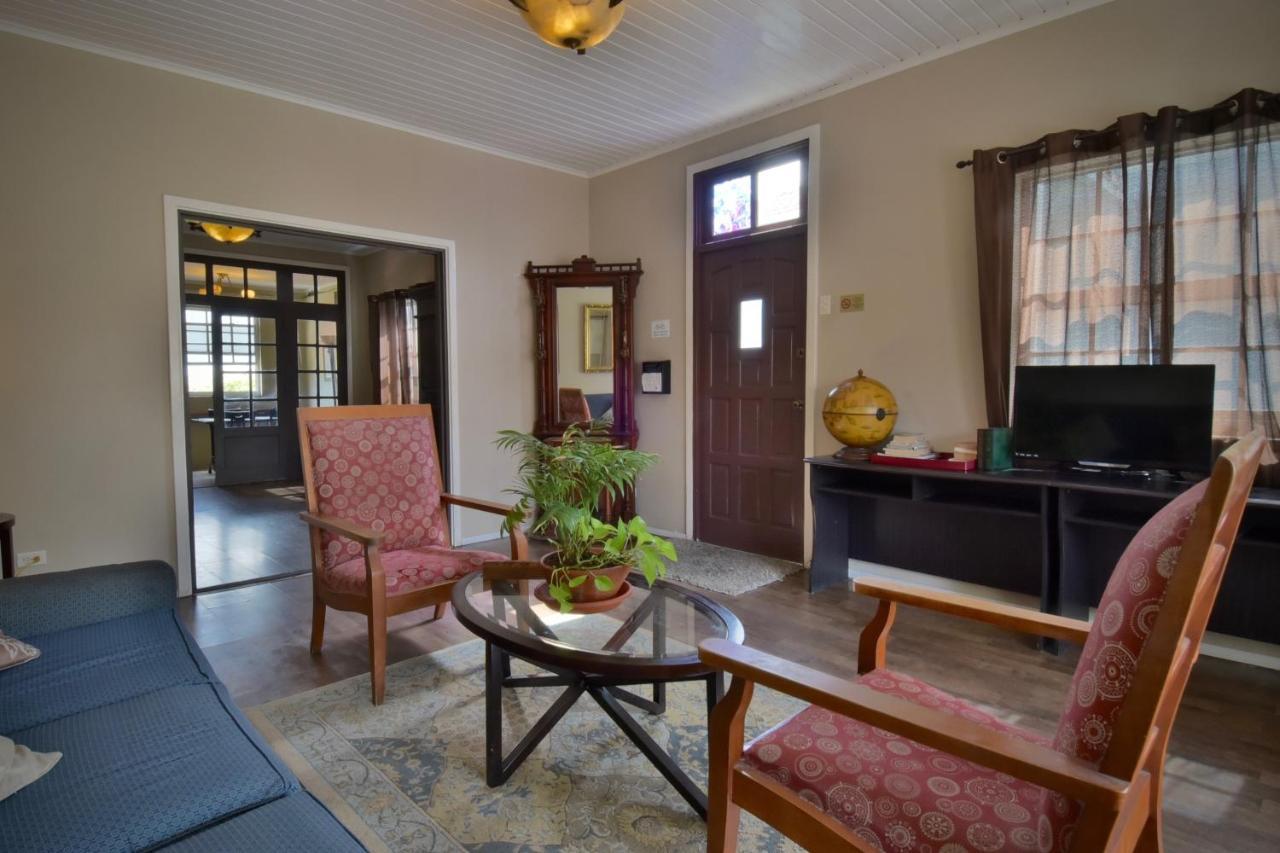 אורנג'סטאד Pista Q Hostel And Apartments מראה חיצוני תמונה