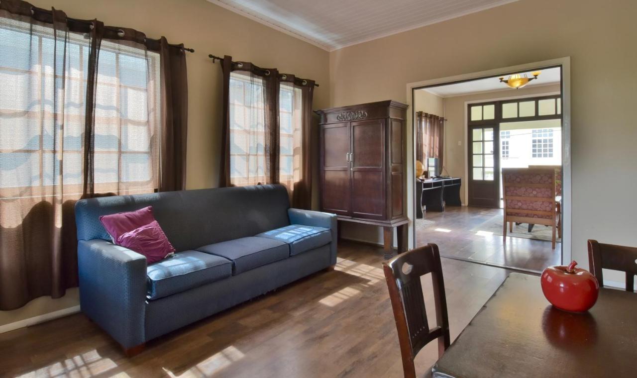 אורנג'סטאד Pista Q Hostel And Apartments מראה חיצוני תמונה